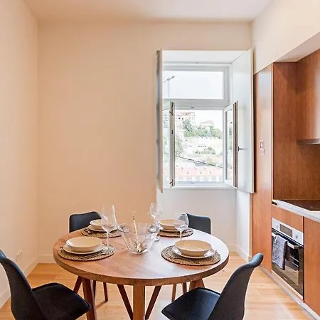 Apartment Superb Flat W/ Balcony And Ac By Lovelystay *