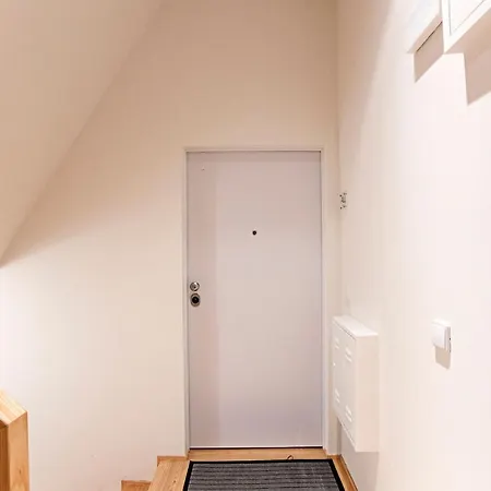 Apartment Superb Flat W/ Balcony And Ac By Lovelystay *