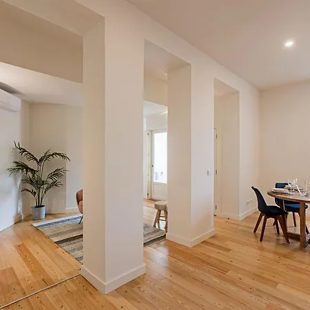 Superb Flat W/ Balcony And Ac By Lovelystay