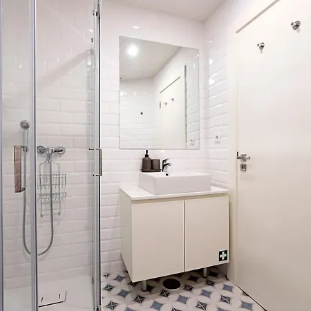 Superb Flat W/ Balcony And Ac By Lovelystay Daire