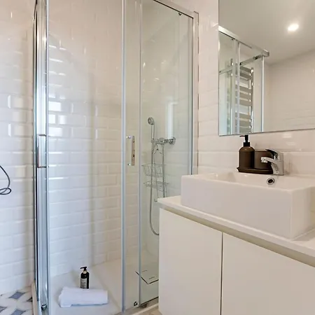 Superb Flat W/ Balcony And Ac By Lovelystay * Porto